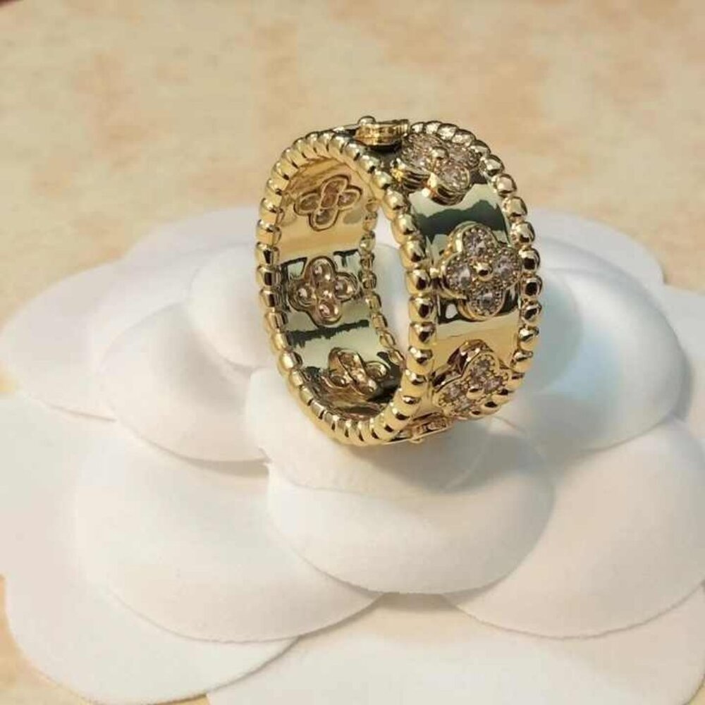 Elegant Clover Ring--Sizes 6-9 available